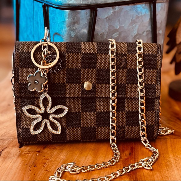 Louis Vuitton Handbags - Louis Vuitton
2000 Damier Ebene Pattern Porte-Trésor Étui Papier Wallet